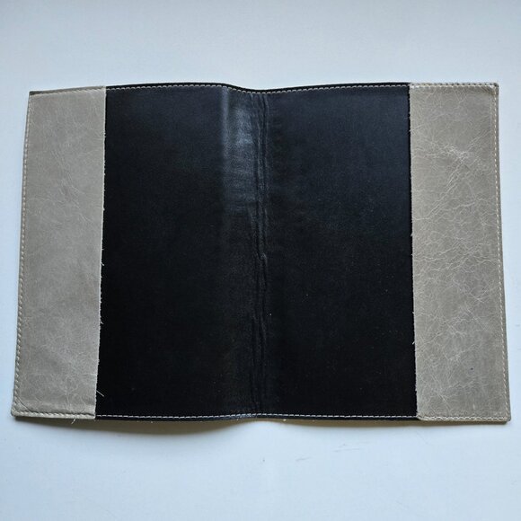 PINETTI Smooth Distressed Ice Gray Leather Notebook Holder, A5 - Picture 2 of 6